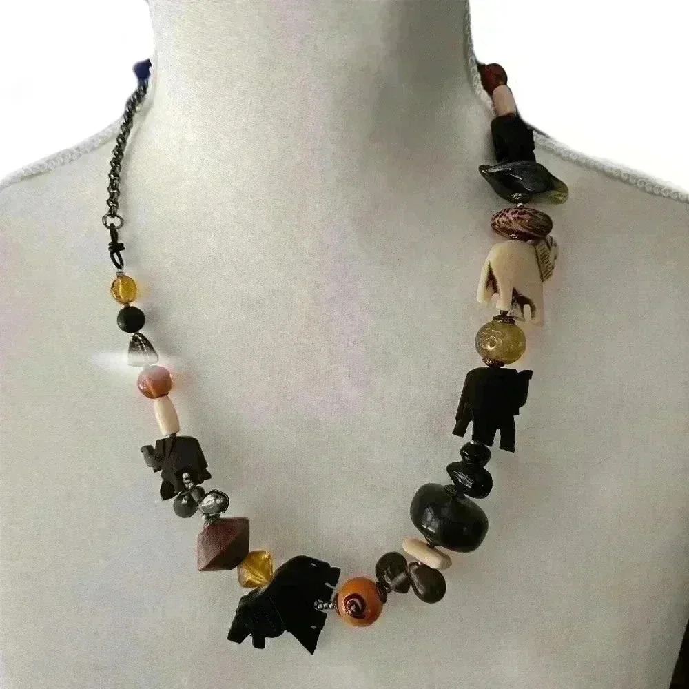 Hand carved African animals necklace.VTG African Carved Wood